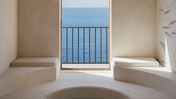 Suíte luxo, terraço, vista para o mar | Roupas de cama premium, frigobar, cofres nos quartos