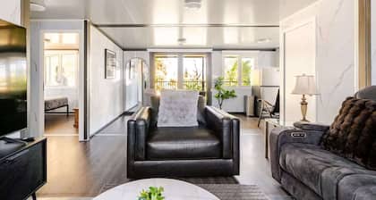 Overlooking a Park - A sunny escape