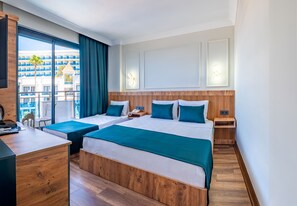 Standard-Vierbettzimmer | Zimmersafe, kostenlose Babybetten, kostenlose Zustellbetten