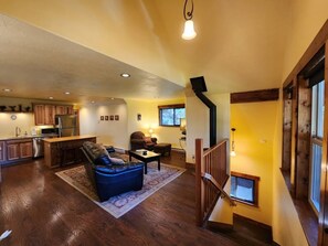 Living area - Tranquil 1-bedroom apartment in Donnelly perfect for a getaway (Donnelly)