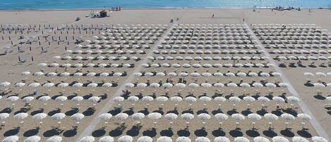 Una spiaggia nelle vicinanze