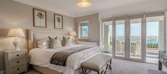 Beautiful Luxury Beach House 4 bed 4 Bath newly renovated