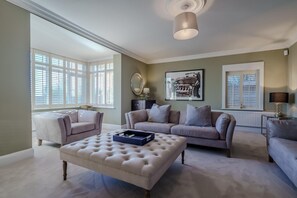 Living area - Beautiful Luxury Beach House 4 bed 4 Bath newly renovated (Gorleston-on-Sea)