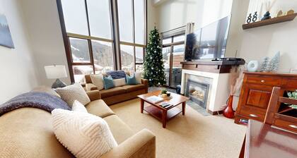 Wake-Up to a Mountain View, 3Bed Condo w/ Hot Tub - Stone's Throw #54