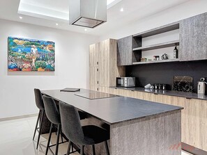 Fridge, microwave, oven, stovetop - Rooftop Oasis with Plunge Pool & BBQ (Ħal Għaxaq)