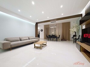 TV - Rooftop Oasis with Plunge Pool & BBQ (Ħal Għaxaq)