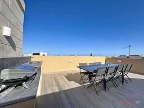 Outdoor dining - Rooftop Villa w/ Pvt Plunge Pool & BBQ in South (Ħal Għaxaq)