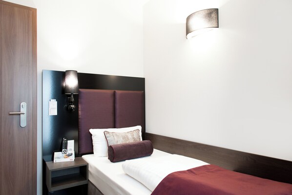 Standard Single Room, Non Smoking | Desk, laptop workspace, free WiFi - Fair Hotel Europaallee (Frankfurt)