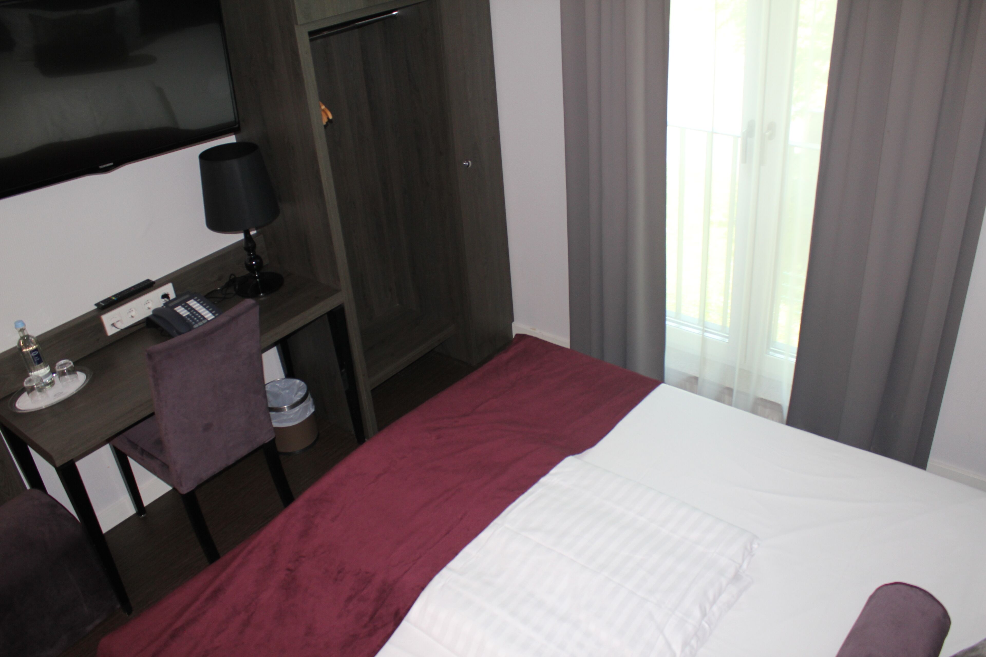 Economy-Doppelzimmer, Nichtraucher | Schreibtisch, laptopgeeigneter Arbeitsplatz, kostenloses WLAN