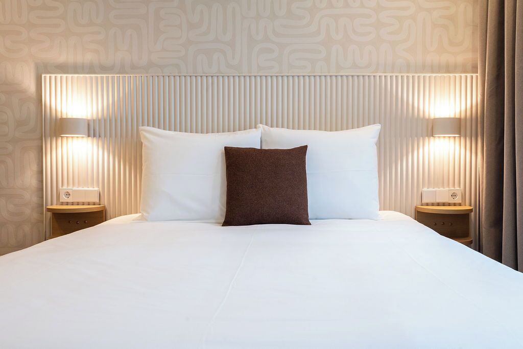 Zimmersafe, laptopgeeigneter Arbeitsplatz, Bügeleisen/Bügelbrett