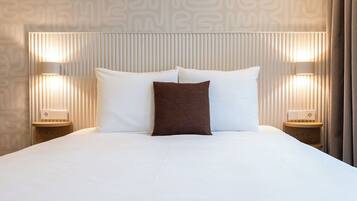 In-room safe, laptop workspace, iron/ironing board, free WiFi