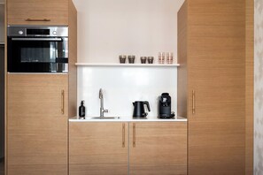 Pengeskab på værelset, arbejdsområde til bærbare computere