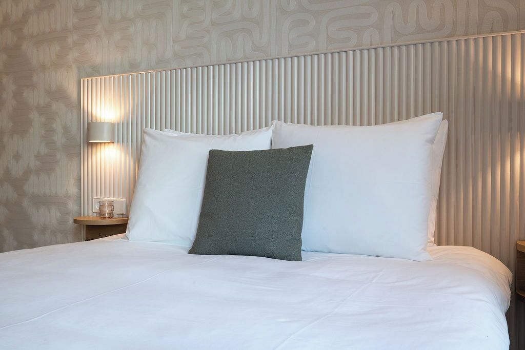 Zimmersafe, laptopgeeigneter Arbeitsplatz, Bügeleisen/Bügelbrett