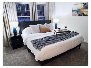 3 chambres, coffres-forts dans les chambres, fer et planche à repasser