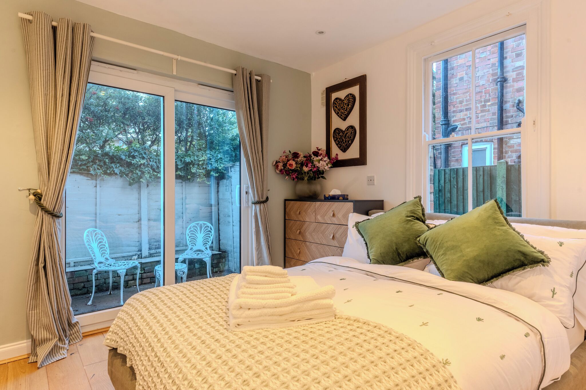 2 bedrooms, iron/ironing board, WiFi, bed sheets