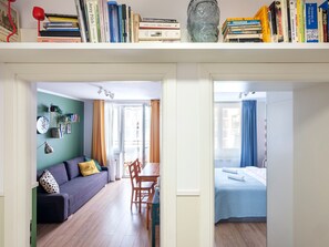 Een strijkplank/strijkijzer, gratis wifi, beddengoed