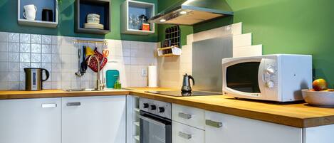 Réfrigérateur, micro-ondes, four, cafetière/bouilloire
