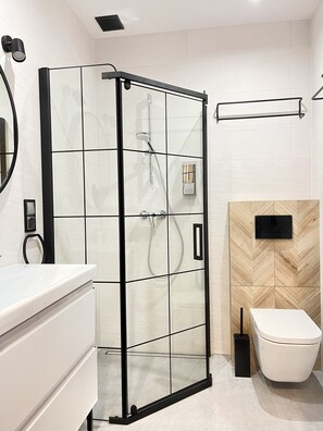 Shower, towels, soap, toilet paper - Comfy studio with projector, Jewish District, Rzeszowska (Kraków)