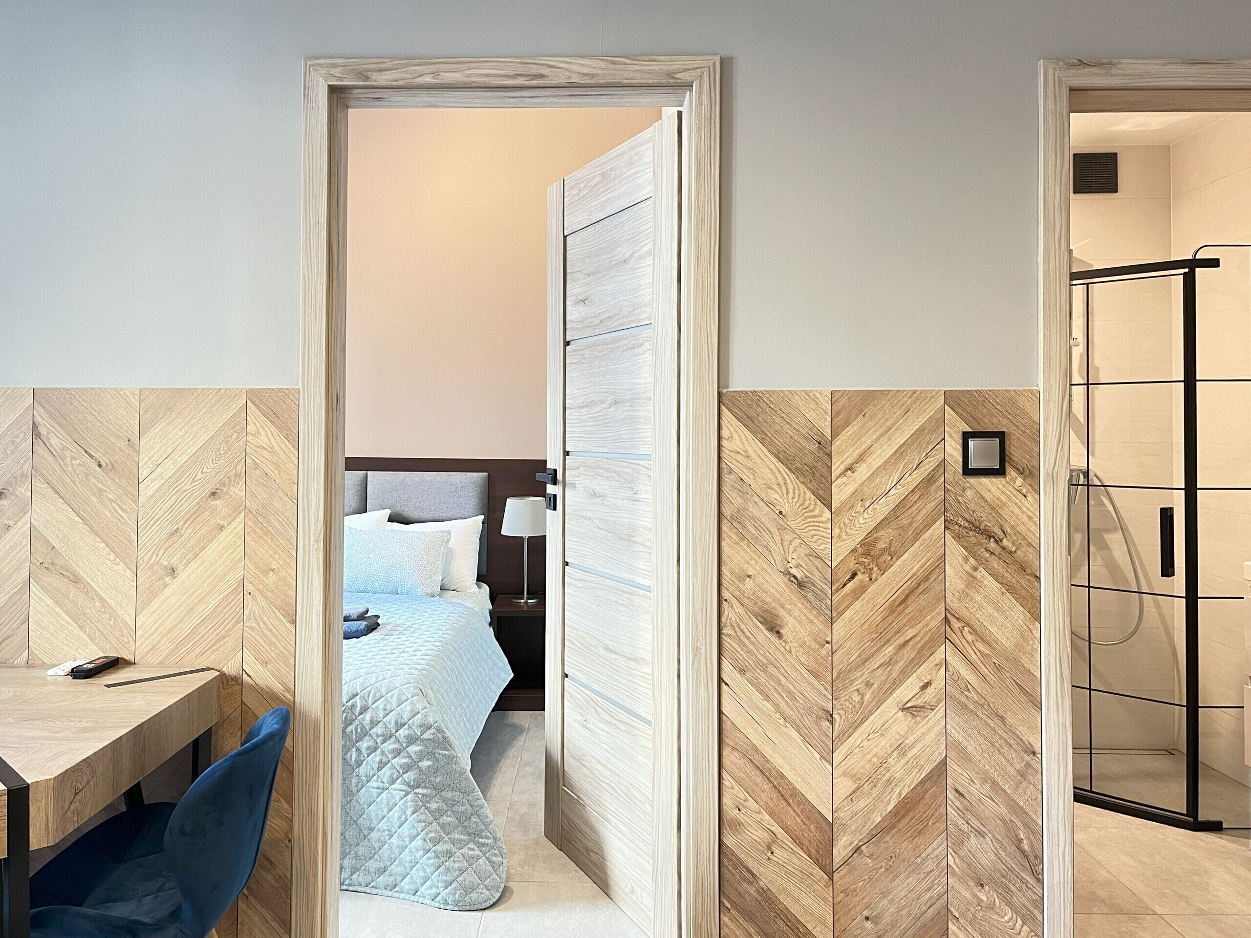 Iron/ironing board, free WiFi, bed sheets