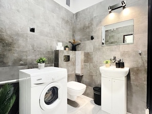Shower, hair dryer, towels, soap - Cozy Apartment for family next to Wawel II, Gertrudy 19 (Kraków)