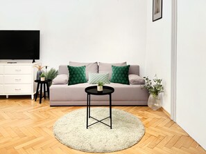 TV - Cozy Apartment for family next to Wawel II, Gertrudy 19 (Kraków)