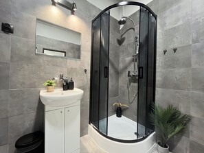 Shower, hair dryer, towels, soap - Cozy Apartment for family next to Wawel II, Gertrudy 19 (Kraków)
