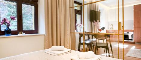 Iron/ironing board, free WiFi, bed sheets