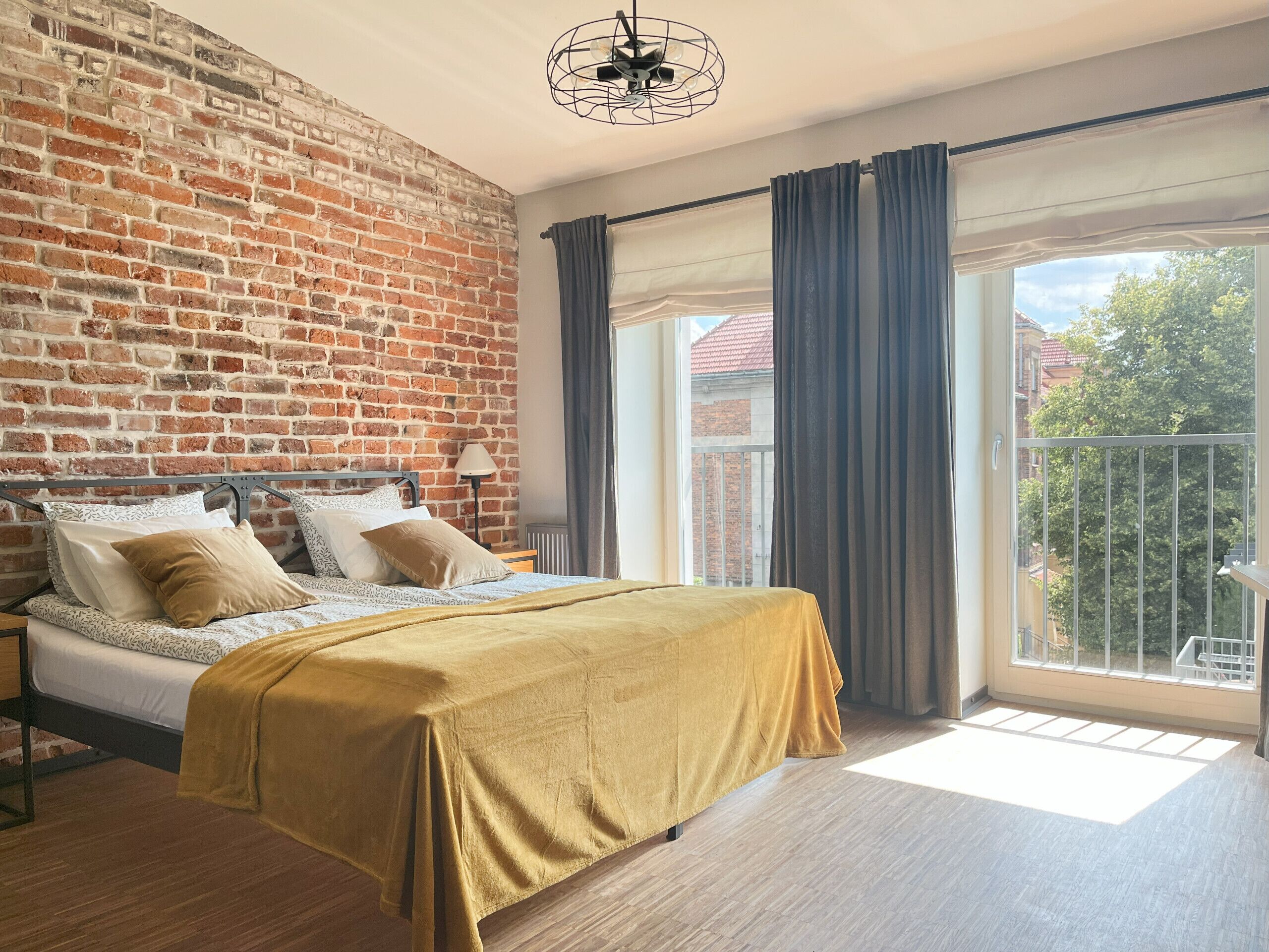 Iron/ironing board, free WiFi, bed sheets