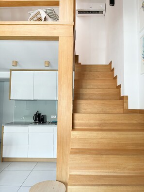 Refrigerador, microondas, lavavajillas, cafetera/tetera