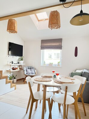 Dining - Modern Apartment next to the Vistula Boulevards, Stachowicza (Kraków)