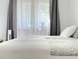 Iron/ironing board, free WiFi, bed sheets - Cozy Apartment 10 minutes to Wawel Castle, Włóczków 6/38 (Kraków)