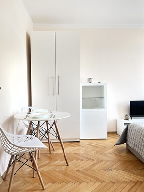 Dining - Cozy Two Bedrooms Apartment in Cracow City, Centrum B (Kraków)