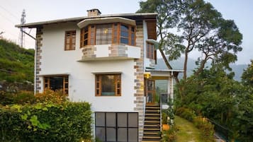 Deluxe Villa | Garden view