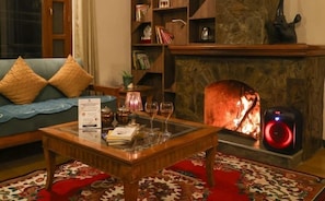 Deluxe Villa | Living area - Ananda Villa Bhimtal By Delight Stay (Nainital)