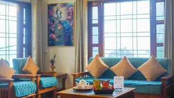 Deluxe Villa | Living area