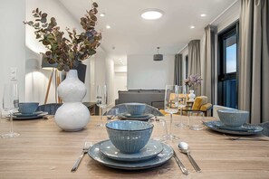 Dining - EIR Four Bedroom Apartments (Reykjavík)