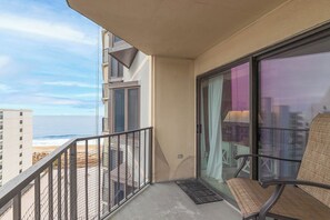 Property grounds - Cozy 2 Bedroom Oceanfront Condo with Outdoor Pool, Coastal Decor, and Amazing View is Perfect for Families! (Ocean City)
