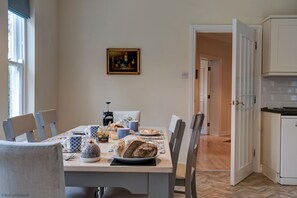 Dining - The Old Dean's House (Oxford City,)
