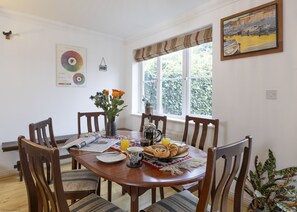 Dining - The Fairways Retreat (Kennington,)
