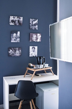 Classic Double Room, Balcony | Free WiFi - Holiday Naples art room (Napoli)