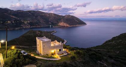 Taenarioum Antico - Mani Stone Tower with Sea View