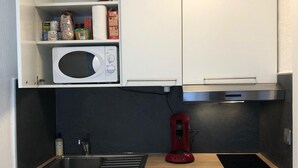 Coffee/tea maker, electric kettle, cookware/dishes/utensils, lobster pot - Le Rabelais, Studio terrasse (Nice)