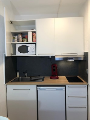 Coffee/tea maker, electric kettle, cookware/dishes/utensils, lobster pot - Le Rabelais, Studio terrasse (Nice)