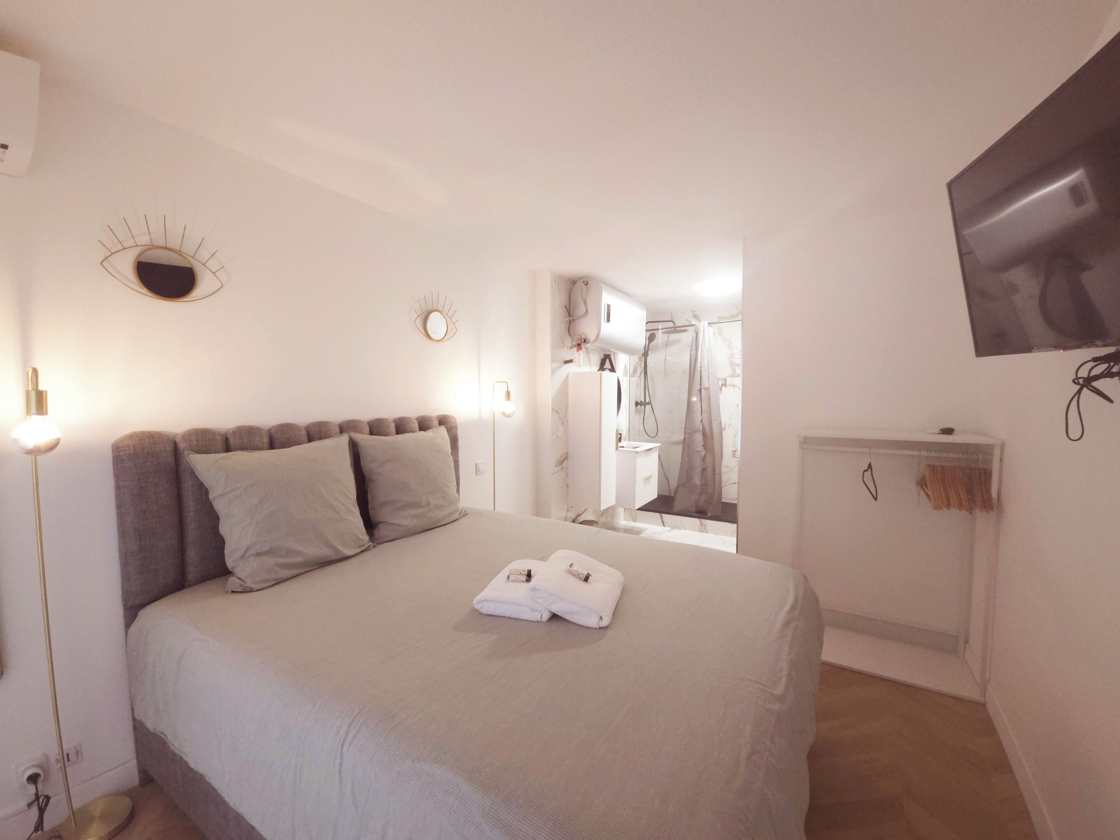 2 quartos, ferros/tábuas de passar roupa, Wi-Fi, roupa de cama