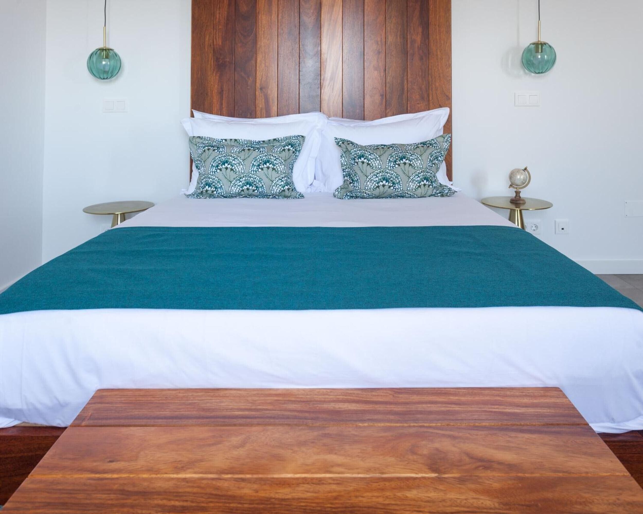 Iron/ironing board, WiFi, bed sheets, wheelchair access