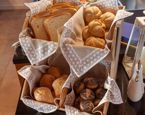 Desayuno (con cargo) 