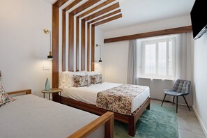 Tabla de planchar con plancha, wifi y ropa de cama 