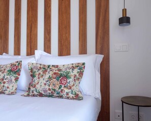 Ferros/tábuas de passar roupa, Wi-Fi, roupa de cama