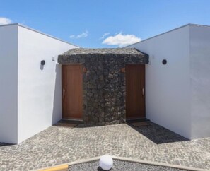 Exterior - Room 'Quarto 7 - Duplo Com Pátio' with Mountain View, Wi-Fi and Air Conditioning (Santa Bárbara)