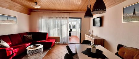 TV, bøker og stereoanlegg